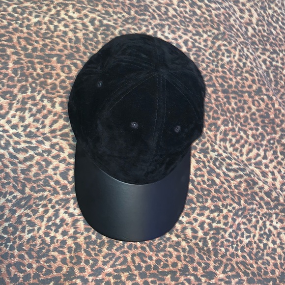 Suede cap - Picture 3 of 5